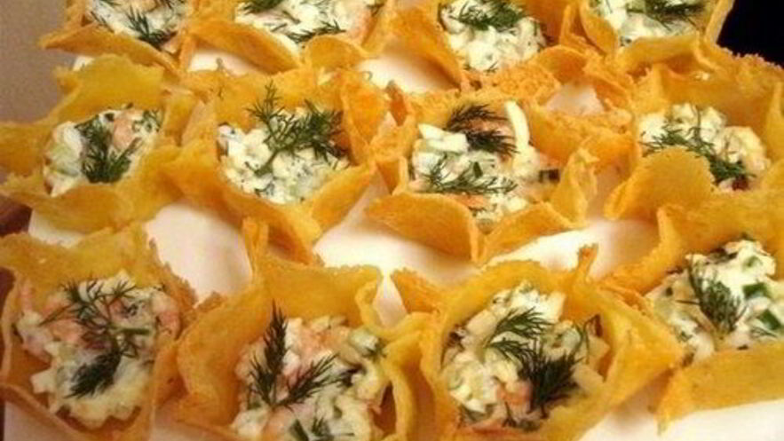 Рецепт тарталеток из сыра с огурцом и креветками