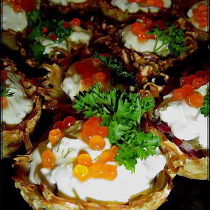 Рецепт Тарталеток картофельных с селедкой и икрой