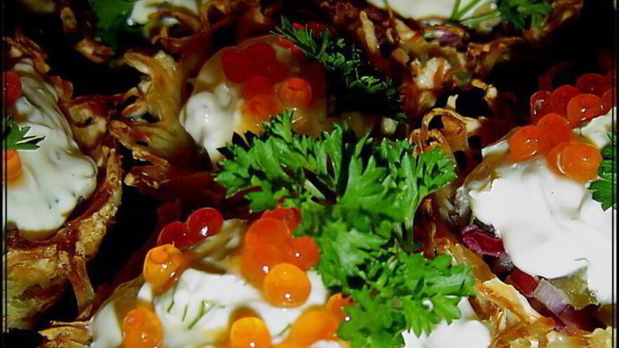 Рецепт тарталеток картофельных с селедкой и икрой