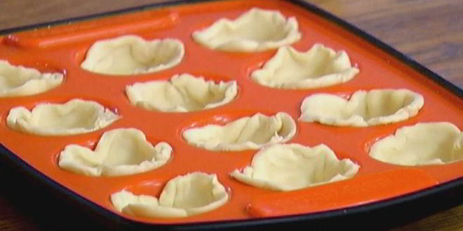 Рецепт тарталеток с карамелизированным луком и фетой