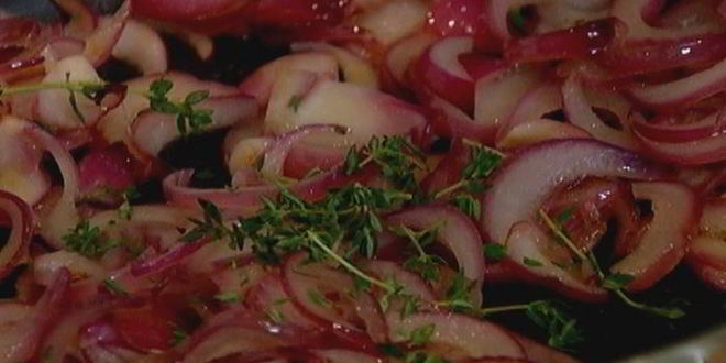 Рецепт тарталеток с карамелизированным луком и фетой