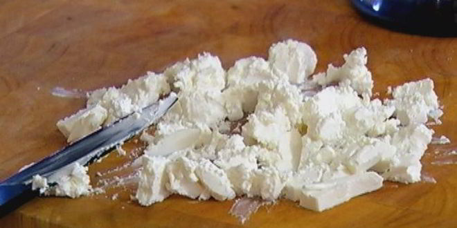 Рецепт тарталеток с карамелизированным луком и фетой