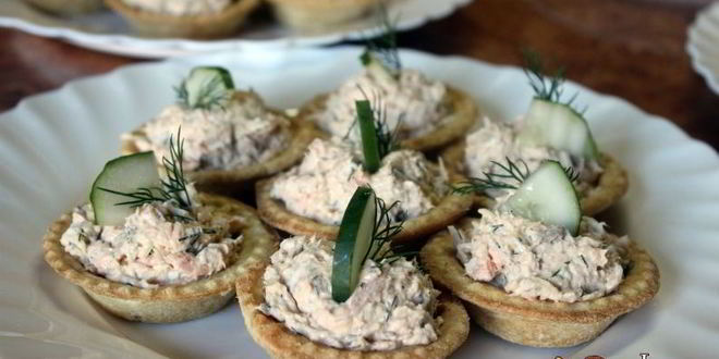 Рецепт тарталеток с красной рыбой и сыром