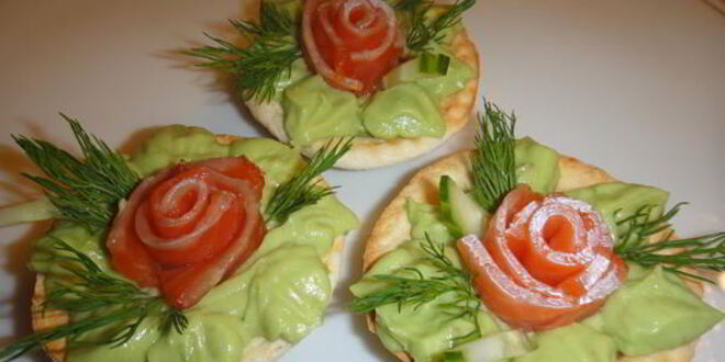 Рецепт тарталеток с муссом из авокадо и форелью