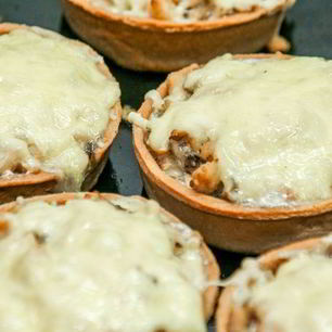 Рецепт Тарталеток с сыром и грибами