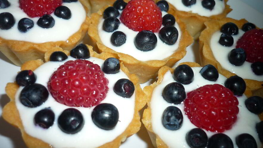 Рецепт тарталеток с творожным кремом и ягодами