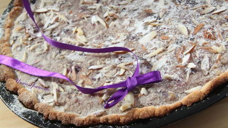 Рецепт миндального тарта с черной смородиной