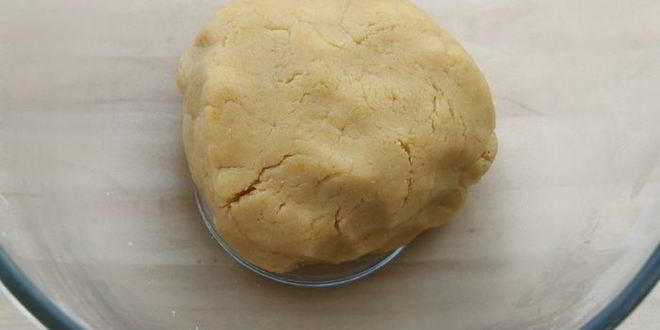 Рецепт миндального тарта с черной смородиной