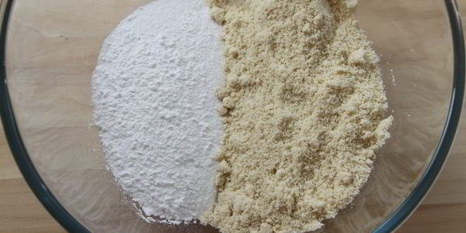 Рецепт миндального тарта с черной смородиной