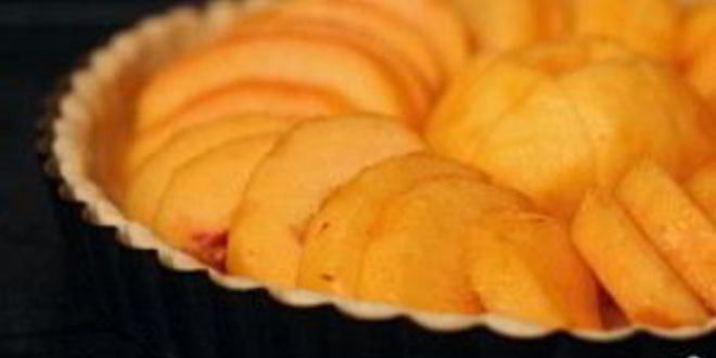 Рецепт персикового тарта с посыпкой