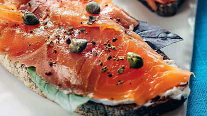 Рецепт Ржаных тартинок с лососем