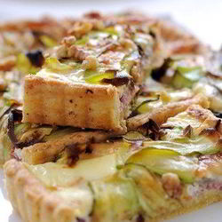 Рецепт Тарта из цукини, прошутто и сыра Таледжио с тестом из поленты