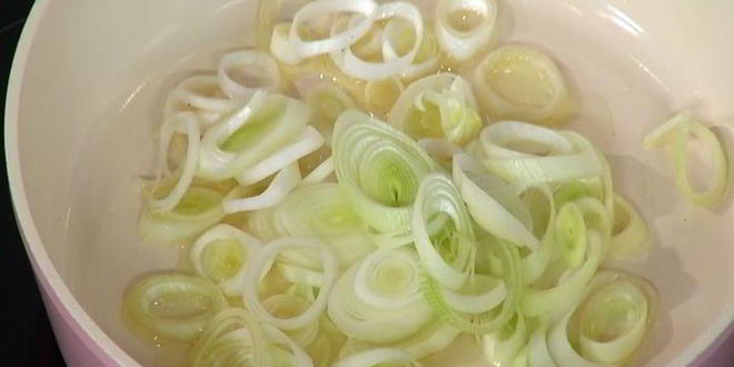 Рецепт тарта с брокколи, луком-пореем и сыром