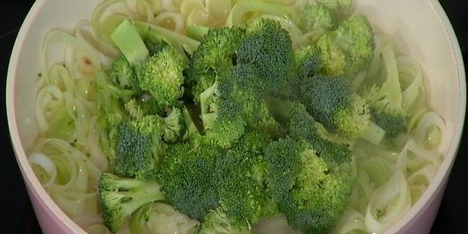 Рецепт тарта с брокколи, луком-пореем и сыром