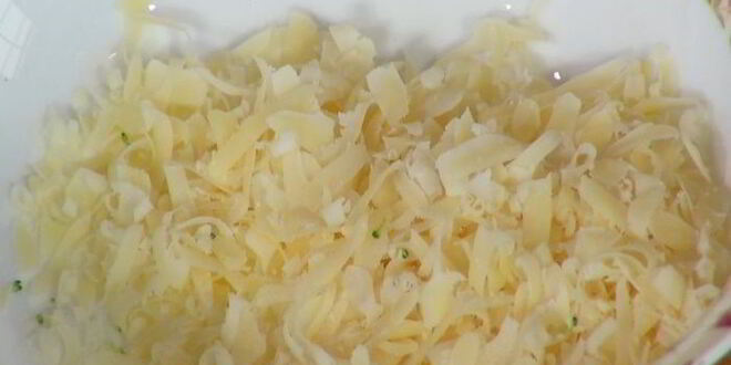 Рецепт тарта с брокколи, луком-пореем и сыром