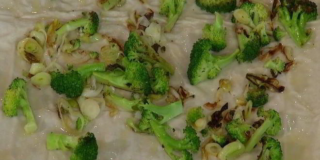 Рецепт тарта с брокколи, луком-пореем и сыром