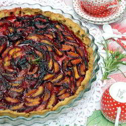 Рецепт Тарта с черными абрикосами и розмариновым сахаром