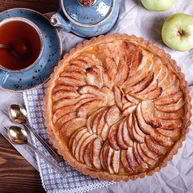 Рецепт Тарта с карамелизованными яблоками