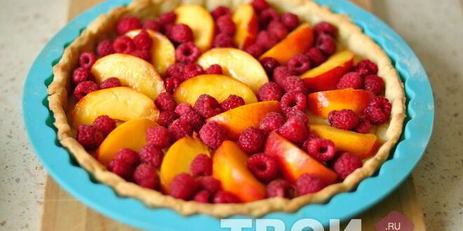 Рецепт тарта с малиной, нектаринами и тимьяном