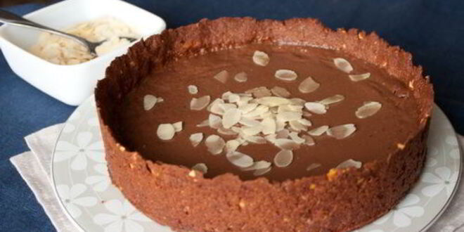 Рецепт тарта с миндалем и молочным шоколадом