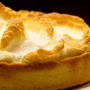 Рецепт Тарта с ванильной грушей и заварным кремом под шапочкой из мереги
