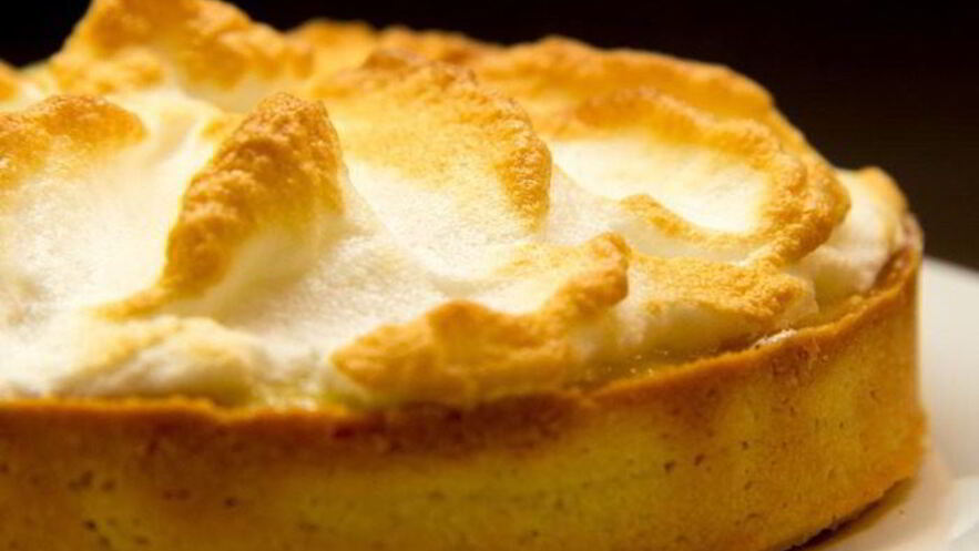 Рецепт тарта с ванильной грушей и заварным кремом под шапочкой из мереги