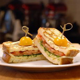 Рецепт Горячего тоста с сыром и томатами