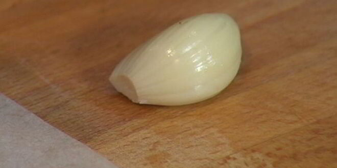 Рецепт хрустящих тостов с яйцом пашот под лимонным соусом