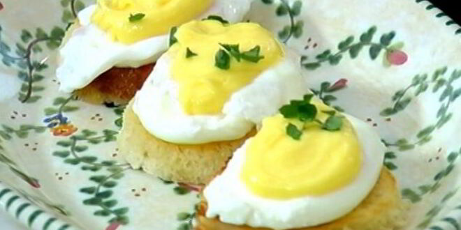 Рецепт хрустящих тостов с яйцом пашот под лимонным соусом