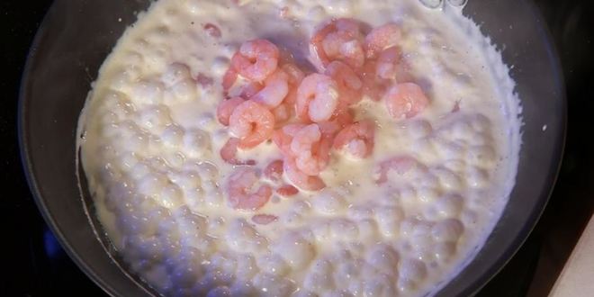 Рецепт луковых тостов с креветками