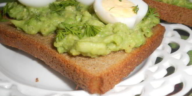 Рецепт ржаных тостов с авокадо