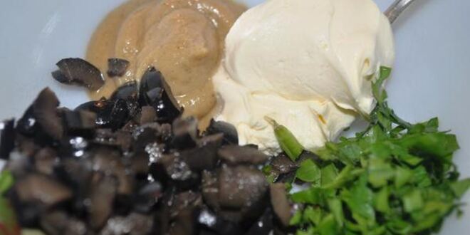 Рецепт тостов пикантных с креветками и маслинами