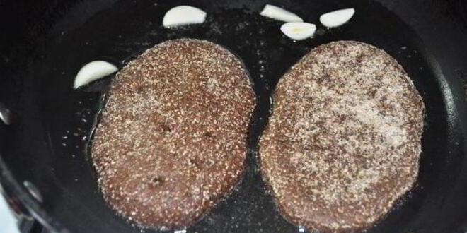 Рецепт тостов пикантных с креветками и маслинами