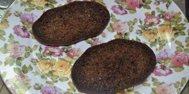 Рецепт тостов пикантных с креветками и маслинами