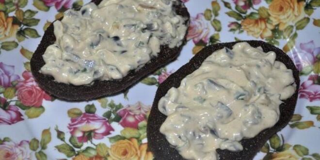 Рецепт тостов пикантных с креветками и маслинами