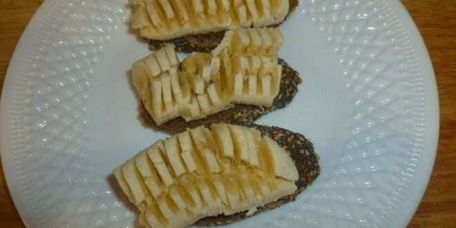Рецепт тостов с бананом и пряным черносливом