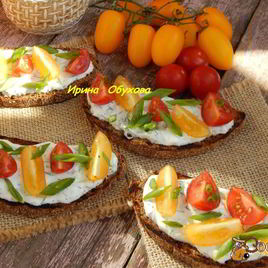 Рецепт Тостов с чесночным соусом и помидорками