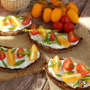 Рецепт Тостов с чесночным соусом и помидорками