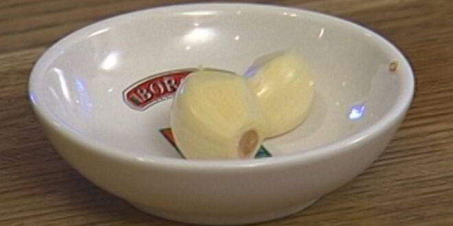 Рецепт тостов с фасолевым дипом и соусом песто