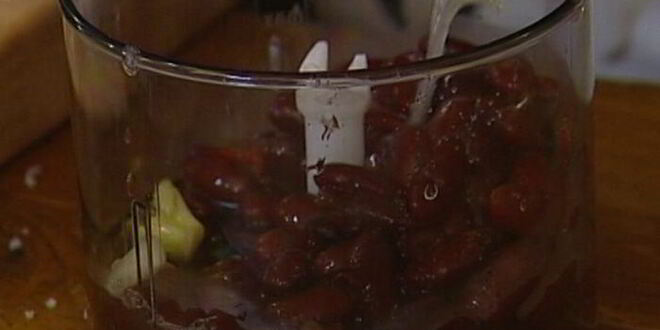 Рецепт тостов с фасолевым дипом и соусом песто