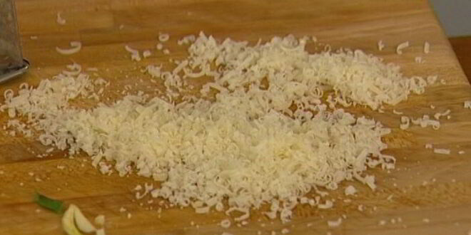 Рецепт тостов с фасолевым дипом и соусом песто