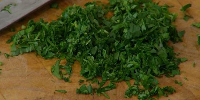 Рецепт тостов с фасолевым дипом и соусом песто