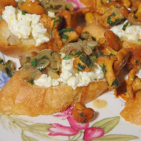 Рецепт Тостов с лисичками и лимонным сыром