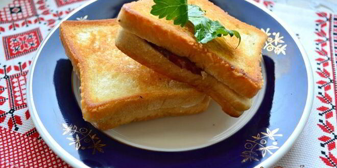 Рецепт тостов с плавленным сыром и копченой колбасой