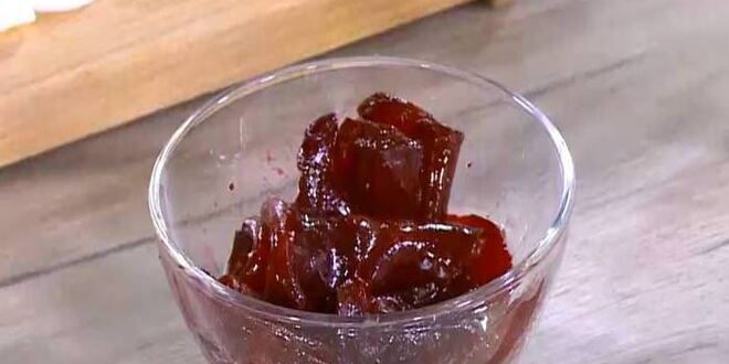 Рецепт тостов с сельдью, свеклой и зеленым горошком