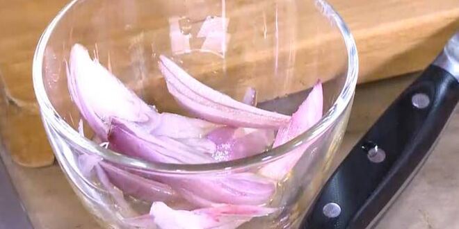 Рецепт тостов с сельдью, свеклой и зеленым горошком