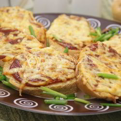 Рецепт Тостов с томатным соусом и сыром