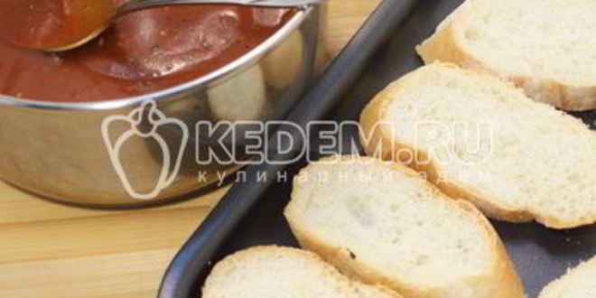 Рецепт тостов с томатным соусом и сыром