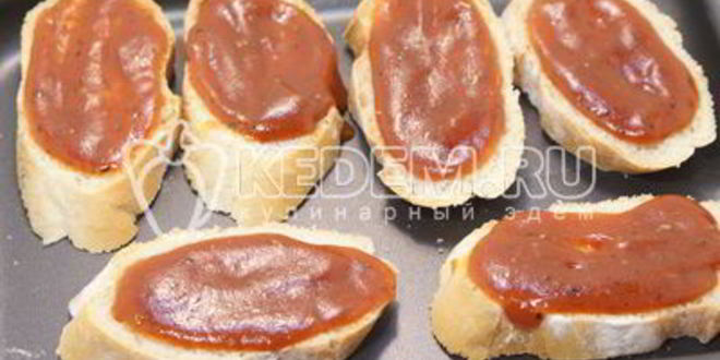 Рецепт тостов с томатным соусом и сыром