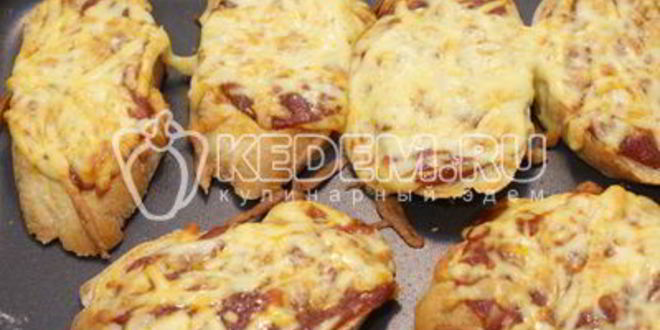 Рецепт тостов с томатным соусом и сыром